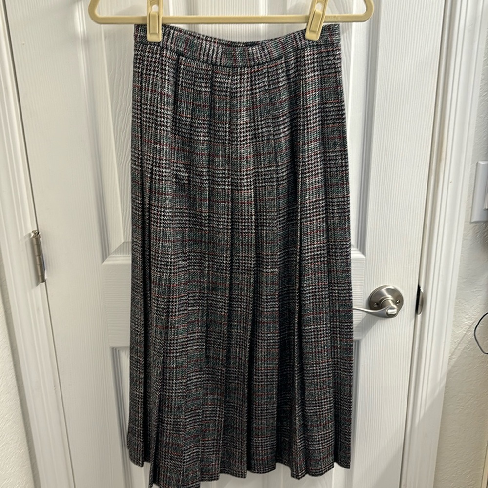 Vintage NWT Luxury SEVILLE Wool Tartan Skirt - Fabulous! Size 8